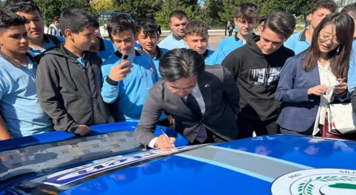 İstanbul Silivri’de liselilerin ürettiği elektrikli otomobile Japon imzası