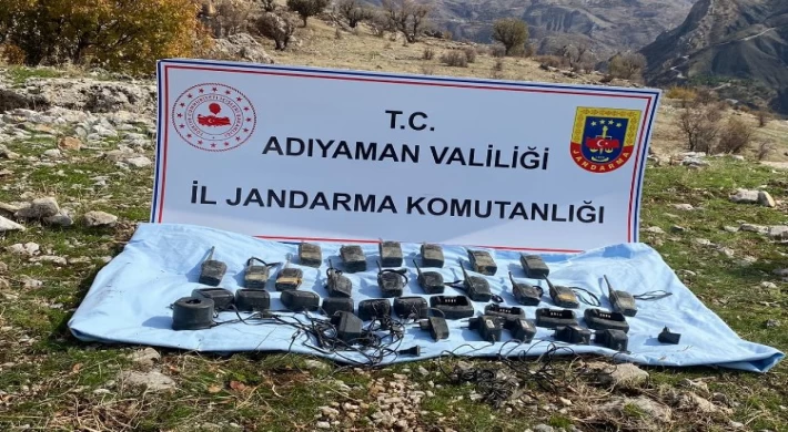 Adıyaman’da teröristlerin kullandığı çok sayıda telsiz ele geçirildi