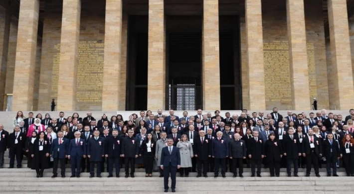 Bakan Özer öğretmenlerle Anıtkabir’de