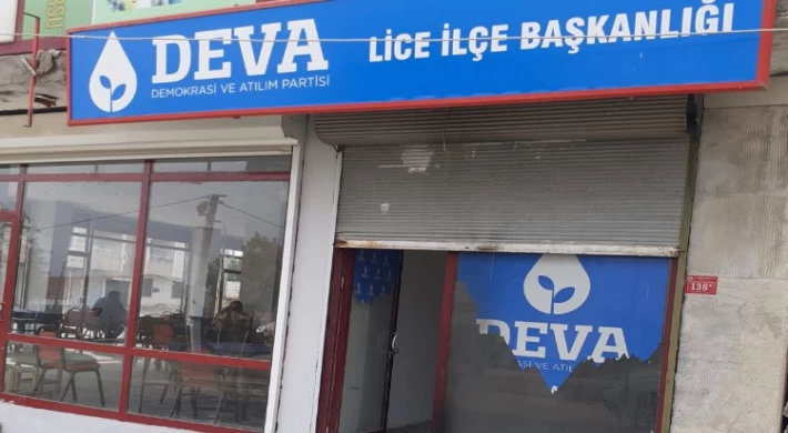 Diyarbakır Lice’de DEVA’ya molotoflu saldırı!