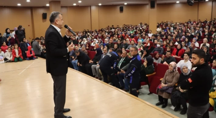 Reyhanlı'da Cemil Meriç kitap fuarına yoğun ilgi