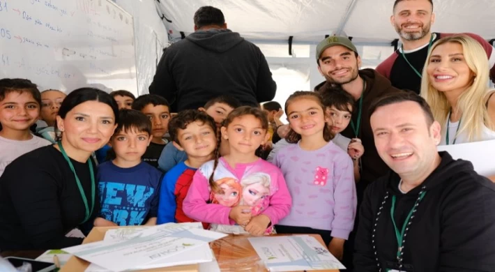 Ünlülerden Hatay’da çocuklara moral