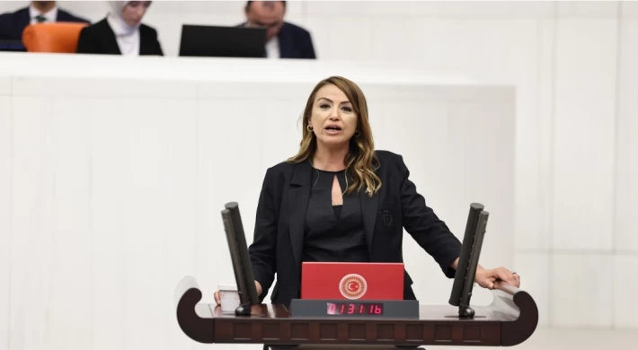 CHP'li Kara'dan depremzede eğitimcilere destek