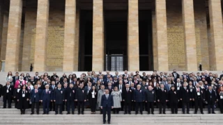 Bakan Özer öğretmenlerle Anıtkabir’de