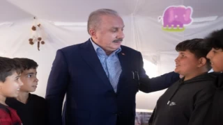 Hatay’da çadır kentleri ziyaret etti